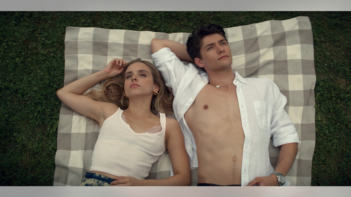 (L-R) Casimere Jollette as Bette Whitlaw and Barton Cowperthwaite as Oren Lennox in Episode 4 of 'Tiny Pretty Things.'