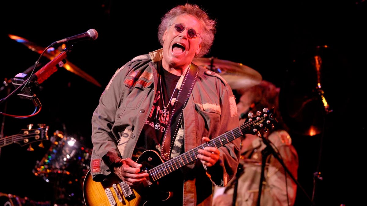 Leslie West was known as a pioneer of hard rock thanks to his songs 'Mississippi Queen' and 'Long Red.' (Photo by Stephen J. Boitano/LightRocket via Getty Images)