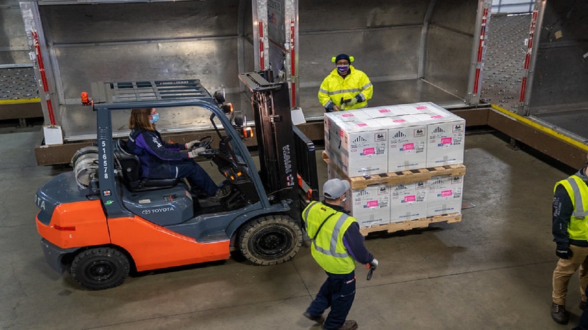 FedEx workers transport vaccine doses in Grand Rapids, Mich. (FedEx)