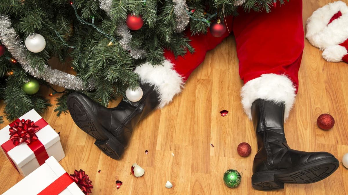 One in 5 Americans have reportedly been injured while setting up their Christmas tree this year, according to a ValuePenguin survey. (iStock)