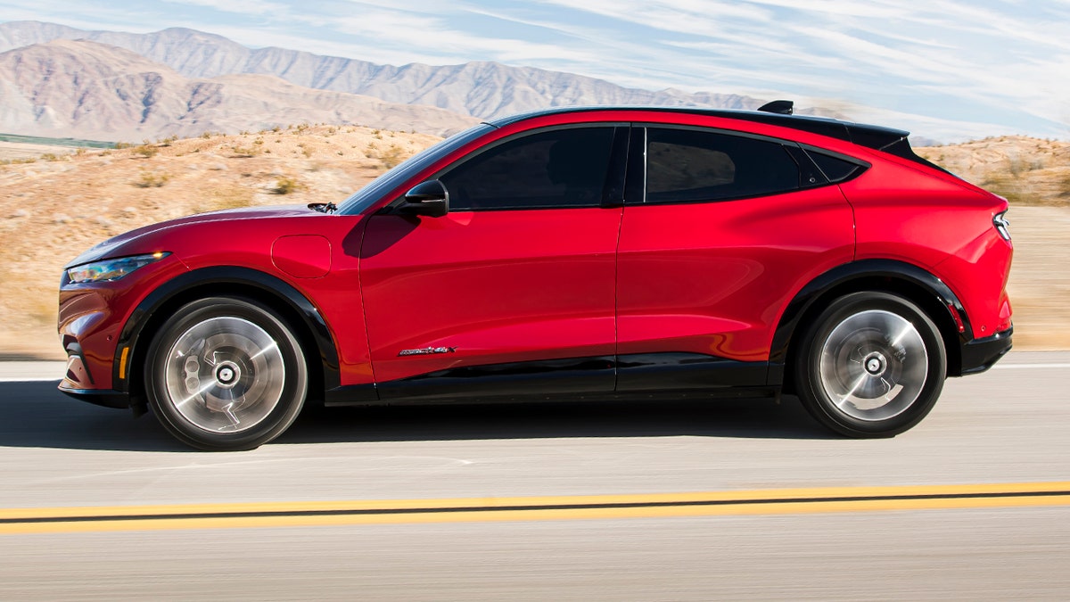 Test drive: The electric 2021 Ford Mustang Mach-E gallops without gas ...