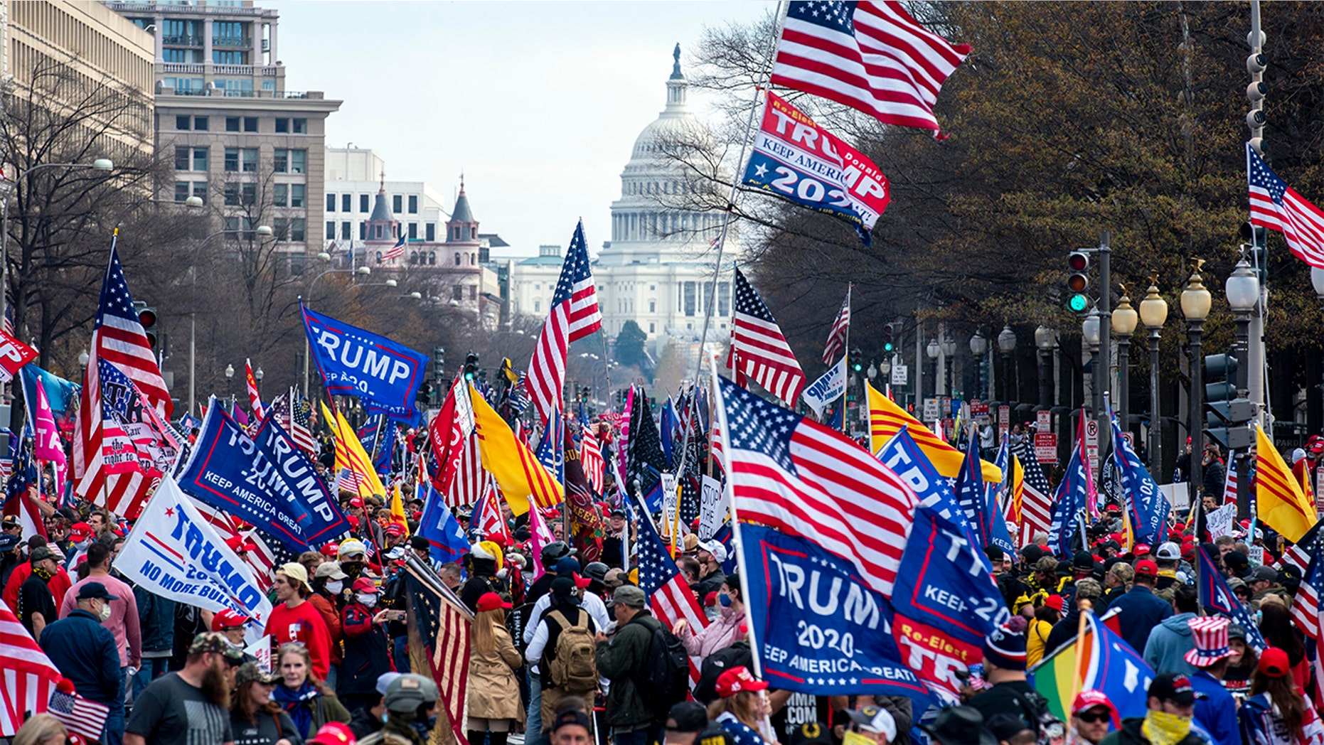 Da trắng & da vàng thượng đẳng biểu tình chống phán quyết TCPV ở DC Washington-Rally-Trump-GETTY-1