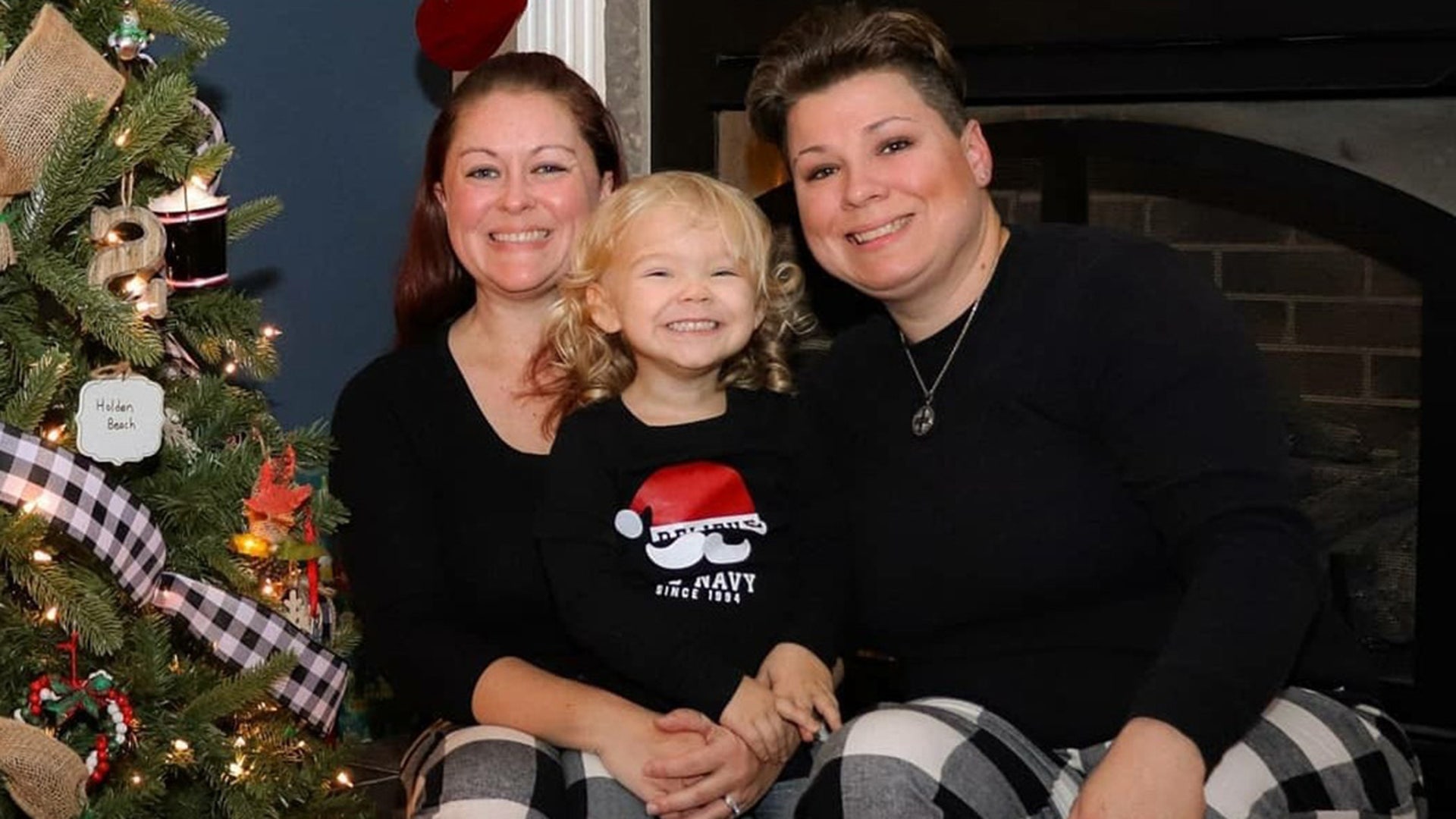 #2 moms are better than 1 :) Merry Christmas from the Sweeden family!