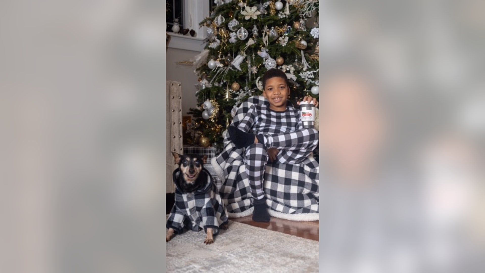 Merry Christmas from Najee and his pet Santana🐶🎄