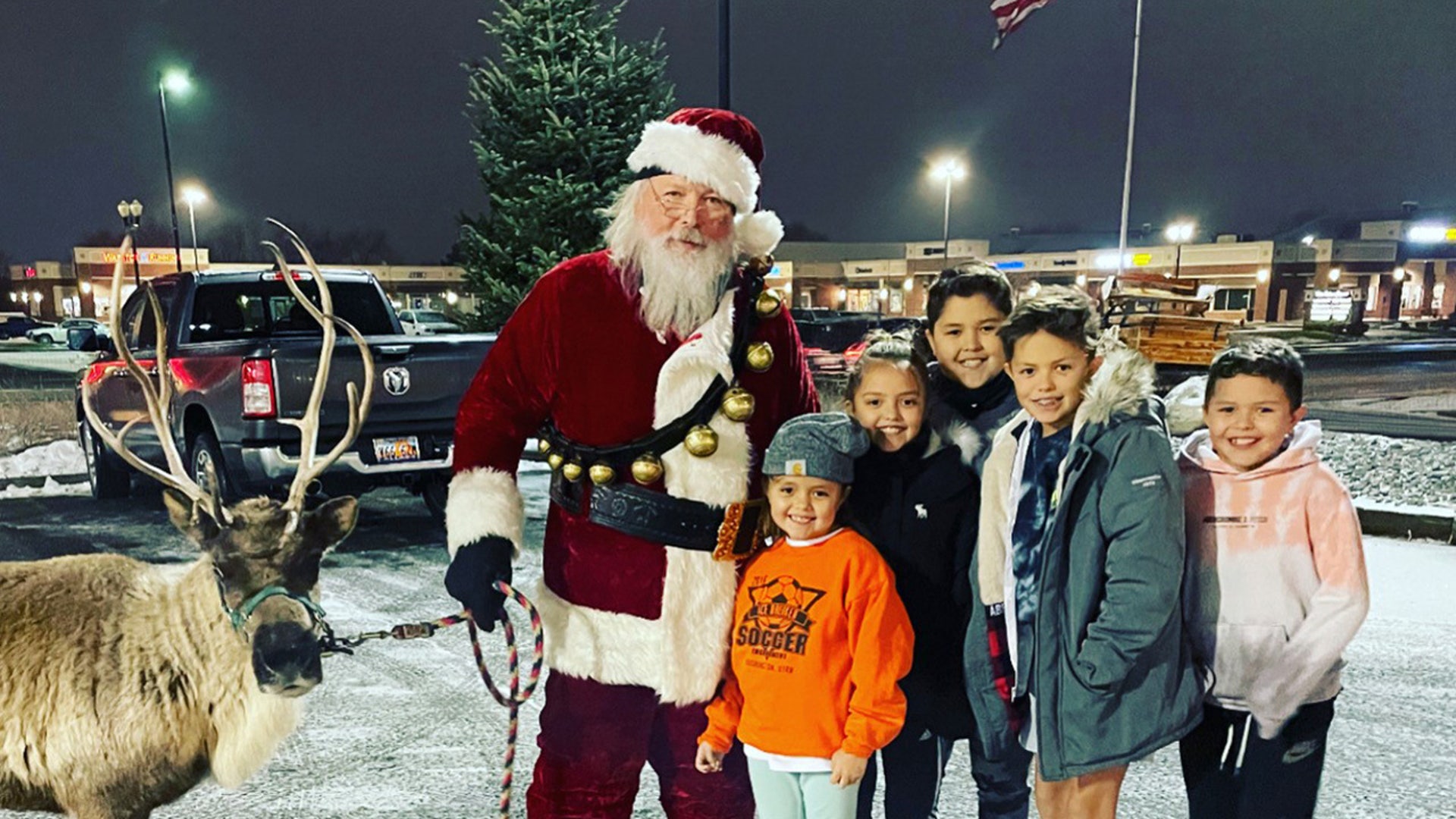 Snow, Santa, Reindeer, Christmas Tree and the American Flag... what could be better?! Luke 11, Sam 10, Dakota 9, Seth 8, Aubrey 6 Taken in Sandy Utah December 14, 2020 Don’t ask why Luke is in shorts, that’s just a Utah thing I guess. 🤷‍♂️
