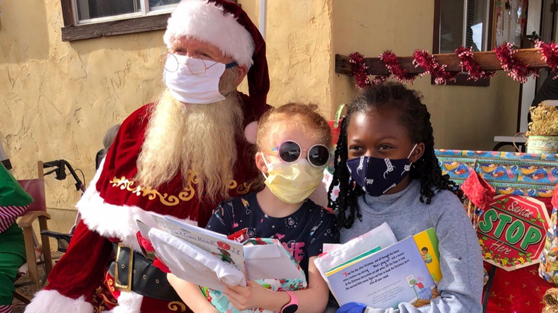 Christmas in Shelter Valley Population 300🎄 My Daughter Penny left &amp; best friend China right with Santa Mike🎅🏻