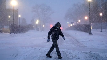 Winter storm cuts electrical power for thousands on East Coast
