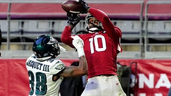 Murray, Hopkins lead Cardinals past Eagles 33-26