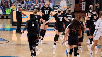 Stanford passes first real test, remains atop women's Top 25