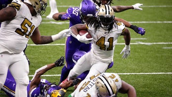 Saints' Alvin Kamara ties all-time NFL record with 6 rushing TDs in win over Vikings