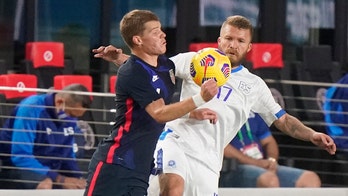 Mueller scores twice, US routs El Salvador 6-0 in exhibition