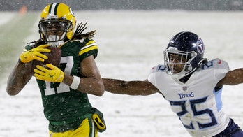 Adams shines in snow as Packers trounce Titans 40-14