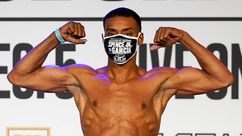 Spence drops out of Pacquiao fight with eye injury; Ugás in