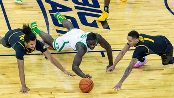 Missouri builds big lead, holds off No. 21 Oregon in Omaha