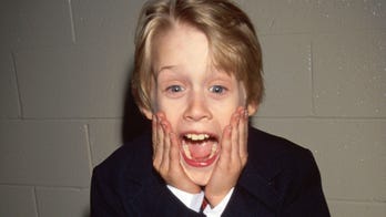 Food artist makes the ‘Home Alone’ house in gingerbread in honor of film’s 30th anniversary