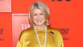 Martha Stewart decorates Christmas cookies shaped like marijuana leaves for Snoop Dogg