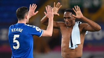 Chelsea beaten by Everton; Manchester derby stalemate