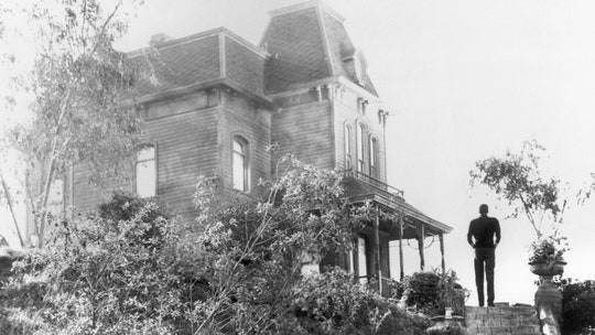 Open mic catches LA cop in sex act near Universal Studios Bates Motel lot