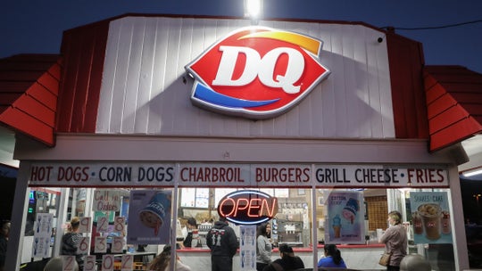 Over 900 Dairy Queen customers 'pay it forward' at Minnesota drive-thru