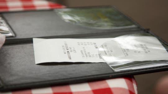 Maine waitress gets big tip, decides to share with her co-workers