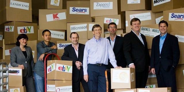 In this May 21, 2008, archive photo, Marie J. Toulantis, CEO of Barnes & amp;  Noble.com;  Tony Hsieh, CEO of Zappos.com;  Rob Norman, CEO of GroupM Interaction Worldwide;  Bill Gates, president of Microsoft Corp .;  Matt Ackley, vice president of Internet Marketing and Advertising, eBay Inc .;  Patrick Byrne, CEO of Overstock.com;  and Jim Barr, president, Online, Sears Holdings, pose for a photo.  (AP Photo / Stephen Brashear)