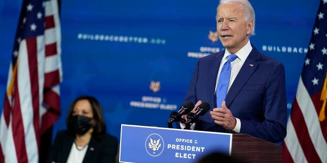 Conservatives expect the mainstream media to fawn over President-elect Joe Biden and Vice President-elect Kamala Harris. (AP 사진 / Andrew Harnik)
