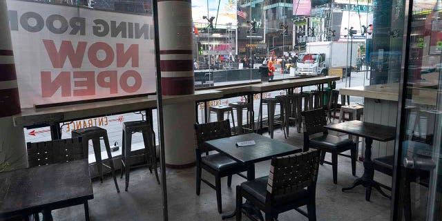 Dos Caminos restaurant is closed for indoor dining, 星期二, 十二月. 15, 2020, 在纽约. (美联社照片/马克·伦尼汉)
