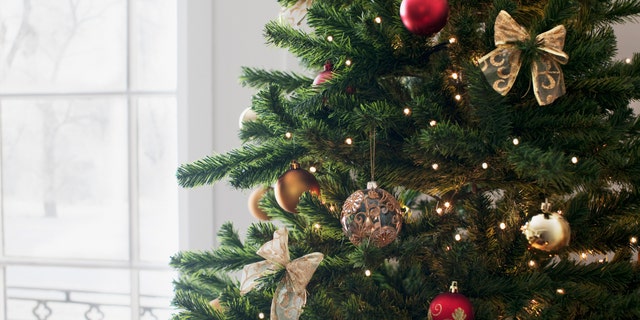 Christy Critchett Hester's viral Facebook post has inspired social media users to share Christmas tree ornaments they've created as well as how they're remembering lost loved ones. (iStock)