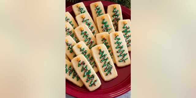 Holiday Shortbread Cookies With Royal Icing