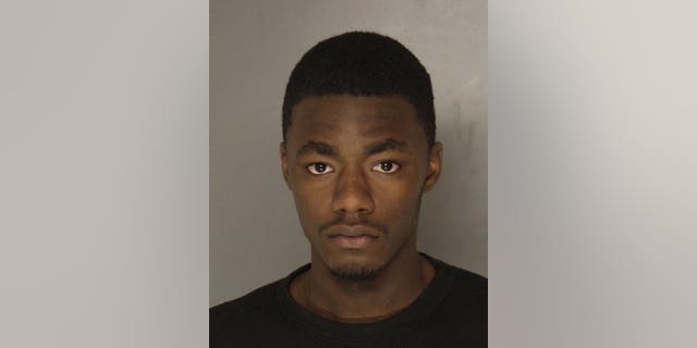 Authorities captured Koby Lee Francis, 22, 星期二, more than a week after he allegedly shot a Pennsylvania police officer after he was arrested.