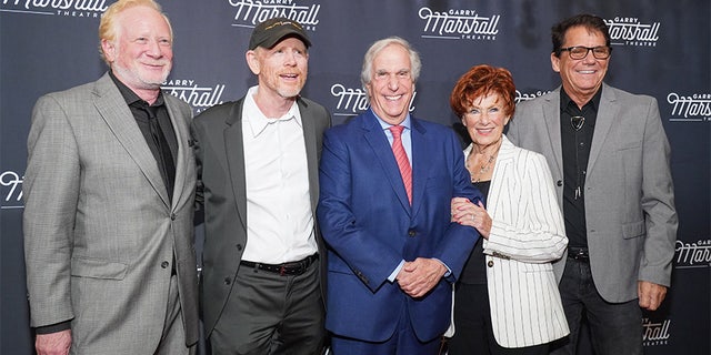 (L-R) Don Most, Ron Howard, Henry Winkler, Marion Ross and Anson Williams recently participated in a virtual fundraiser supporting Democrats running for office in the state in which the sitcom was set, Wisconsin.