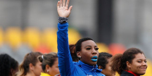 Gwen Berry sparks backlash after turning his back on the American flag during the national anthem. She is supported by Color of Change, an advocacy group for police claims.