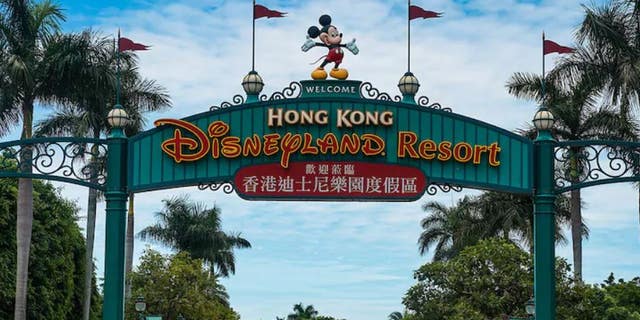 Coronavirus infections are surging in Hong Kong, con 600 new cases reported in the last week, secondo The Associated Press.