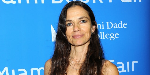 Justine Bateman was seen signing a petition to recall Calif. gov. Gavin Newsom. (Photo by Desiree Navarro/Getty Images)