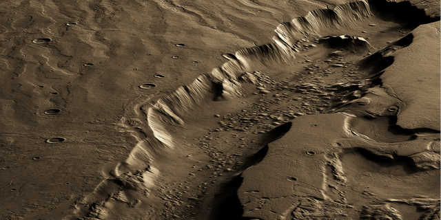 Una vista en falso color verticalmente exagerada de un gran canal excavado en el agua en Marte llamado Dao Vallis. Imagen: ESA / DLR / FU Berlin, CC BY-SA 3.0 IGO. 3D renderizado y coloreado por Lujendra Ojha