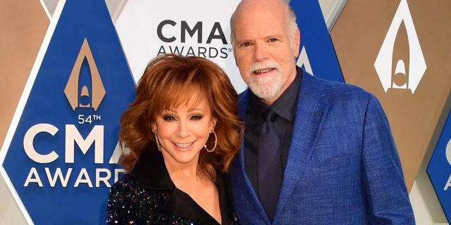 Reba McEntire shared a sweet pic with her boyfriend, actor Rex Linn. (ABC via Getty Images)