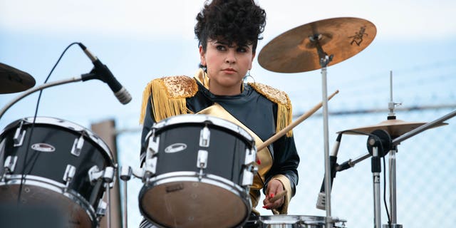 Noemí Gonzalez as Suzette Quintanilla
