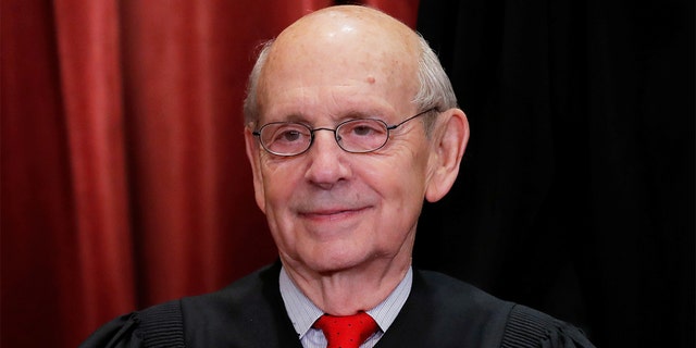 U.S. Supreme Court Associate Justice Stephen Breyer is seen during a group portrait session for the new full court at the Supreme Court in Washington, U.S., November 30, 2018. (REUTERS/Jim Young)