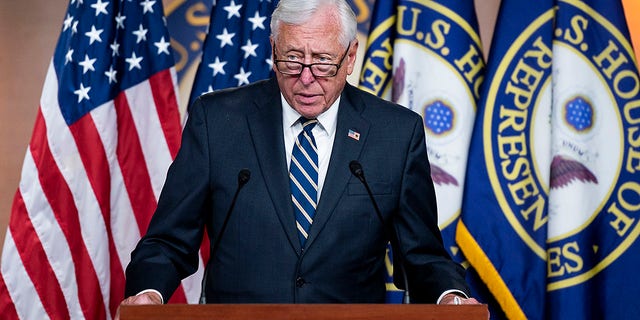 House Majority Leader Steny Hoyer, D-Md。, speaks during the House Democrats press conference on Wednesday, 七月 22, 2020.