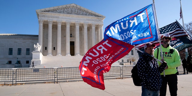 Supporters of US President Donald Trump will gather outside the US Supreme Court on December 11, 2020 in Washington, DC.  The judges on Friday took away a lawsuit by Texas aimed at nullifying the presidential election in four states that President-elect Biden has won.  (Photo by Stefani Reynolds / Getty Images)