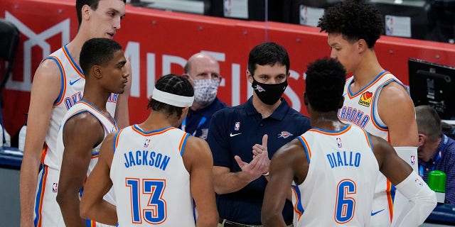 Oklahoma City Thunder head coach Mark Daigneault, center, talks with his players in the first half of a preseason NBA basketball game against the Chicago Bulls Wednesday, Dec. 16, 2020, in Oklahoma City. (AP Photo/Sue Ogrocki)