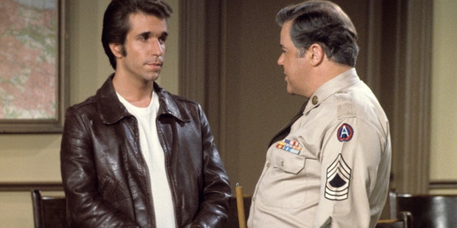 Henry Winkler (left) and Warren Berlinger (right) in 'Happy Days.' (Photo by Walt Disney Television via Getty Images Photo Archives/Walt Disney Television via Getty Images)