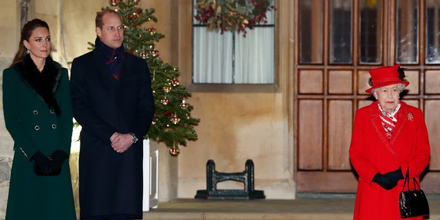 Kate Middleton (left) and Prince William (center) visited Queen Elizabeth II (right) shortly before the Christmas holidays.  (Photo by Max Mumby / Indigo - Pool / Getty Images)