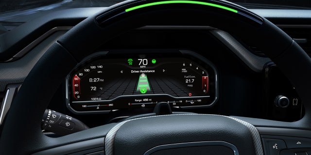 Super Cruise indicates that it is operational with a green light bar on the steering wheel
