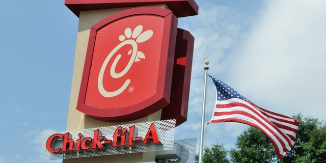 Memphis Mayor Jim Strickland asked a local Chick-fil-A owner and operator to advise the city on how to be more efficient with its drive-thru coronavirus vaccine locations. (iStock)