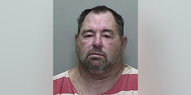 Byrd was charged with armed kidnapping and sexual battery in the 22-year-old case, 警察说.