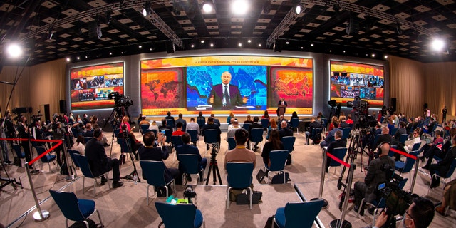 Russian President Vladimir Putin speaks in a gesture through video calls, as journalists wearing face masks to protect against coronovirus follow him to social distancing guidelines in Moscow, Russia, Thursday, December 17, Let's see on a big screen in 2020. , Putin attended its annual news conference due to the coronovirus epidemic. (Globe Live Media Photo / Alexander Gemaliyanchenko)