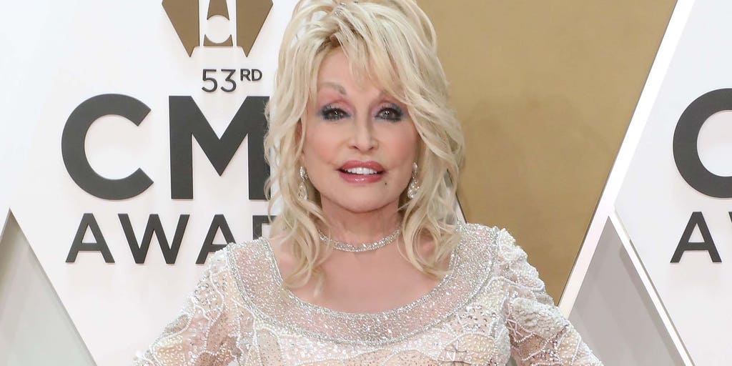 Dolly Parton recalls heartwarming story of how her father used to secretly  clean her hometown statue | Fox News