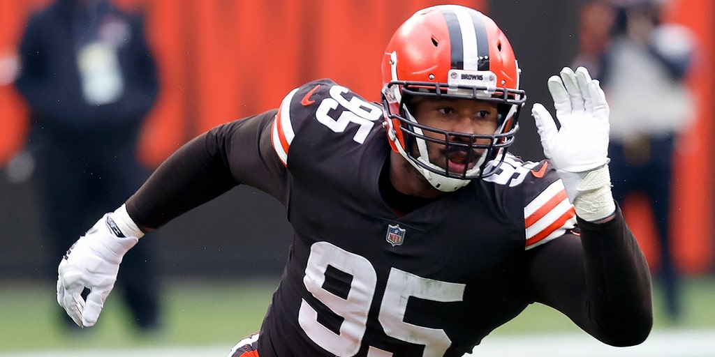 Browns' Myles Garrett says he won't wear sleeveless uniform again