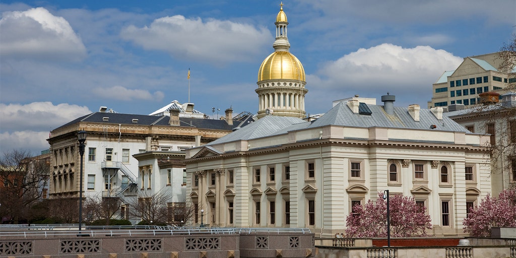 NJ GOP lawmakers defy new statehouse COVID vaccine mandate, refuse to leave floor - Vimarsana News